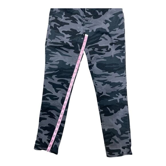 Levi’s 721 Black Camo Jeans High Rise Skinny Ankle Sz 29 Inseam 26 EUC Grunge - Picture 4 of 7